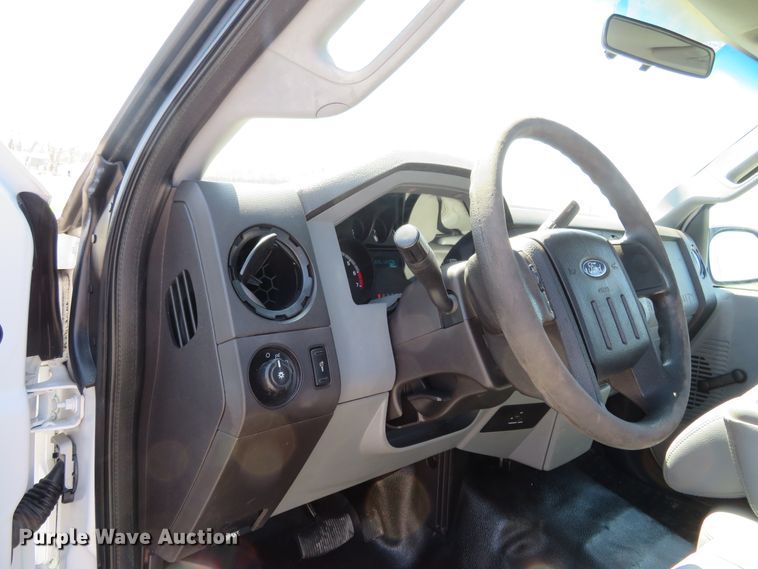 image for item HV9727 2012 Ford F250 Super Duty  flatbed pickup truck