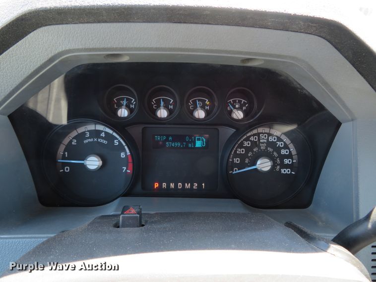 image for item HV9727 2012 Ford F250 Super Duty  flatbed pickup truck