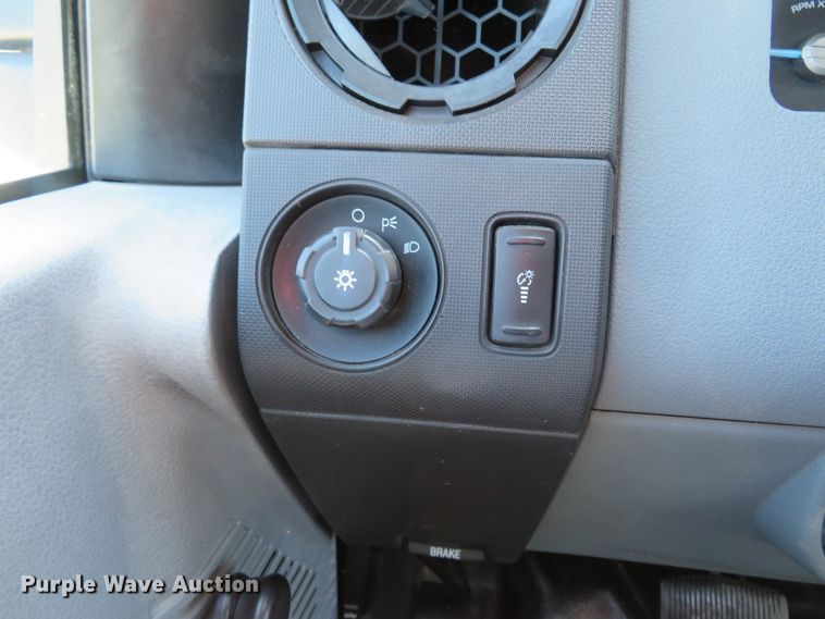 image for item HV9727 2012 Ford F250 Super Duty  flatbed pickup truck