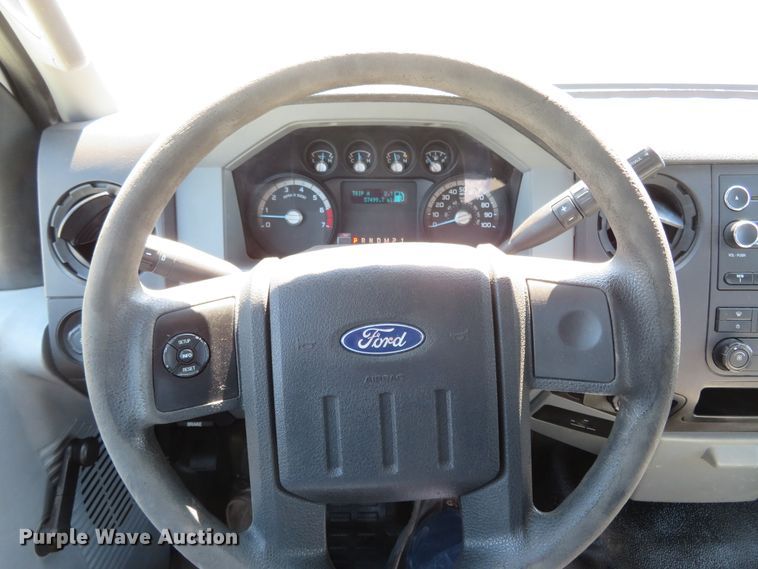 image for item HV9727 2012 Ford F250 Super Duty  flatbed pickup truck