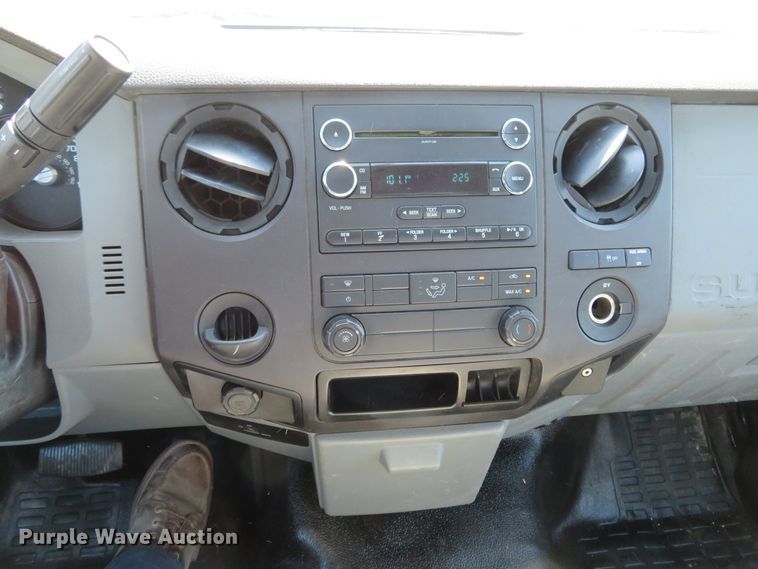 image for item HV9727 2012 Ford F250 Super Duty  flatbed pickup truck