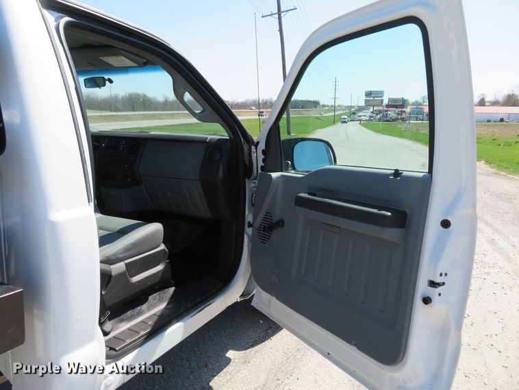 image for item HV9727 2012 Ford F250 Super Duty  flatbed pickup truck