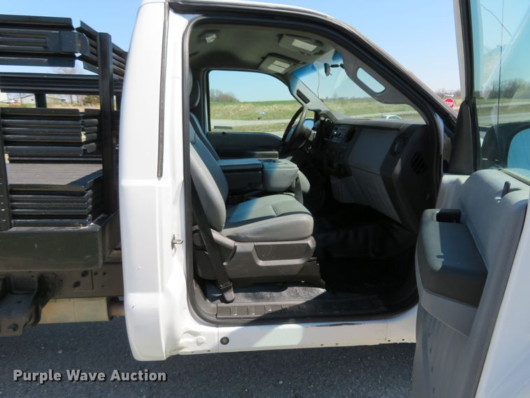 image for item HV9727 2012 Ford F250 Super Duty  flatbed pickup truck