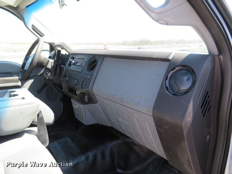 image for item HV9727 2012 Ford F250 Super Duty  flatbed pickup truck