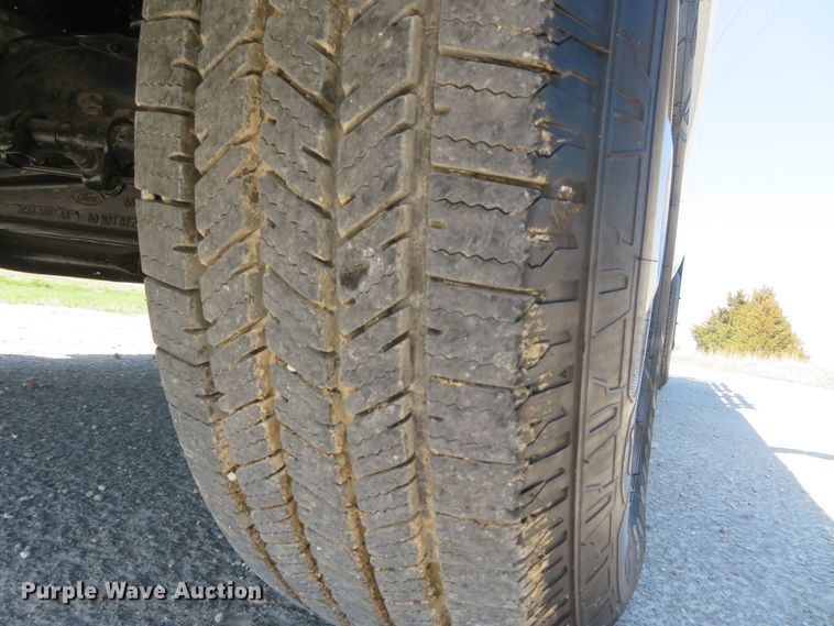 image for item HV9727 2012 Ford F250 Super Duty  flatbed pickup truck