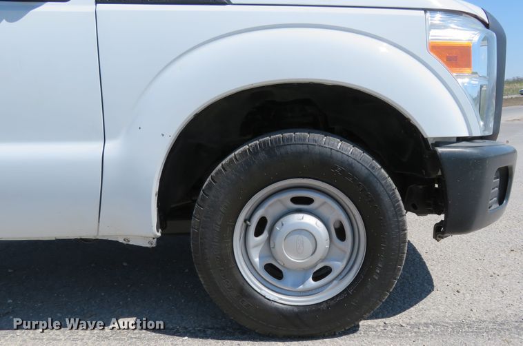 image for item HV9727 2012 Ford F250 Super Duty  flatbed pickup truck