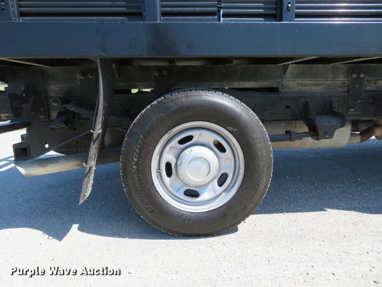 image for item HV9727 2012 Ford F250 Super Duty  flatbed pickup truck