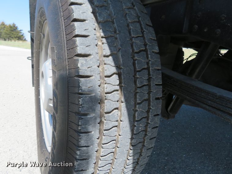 image for item HV9727 2012 Ford F250 Super Duty  flatbed pickup truck