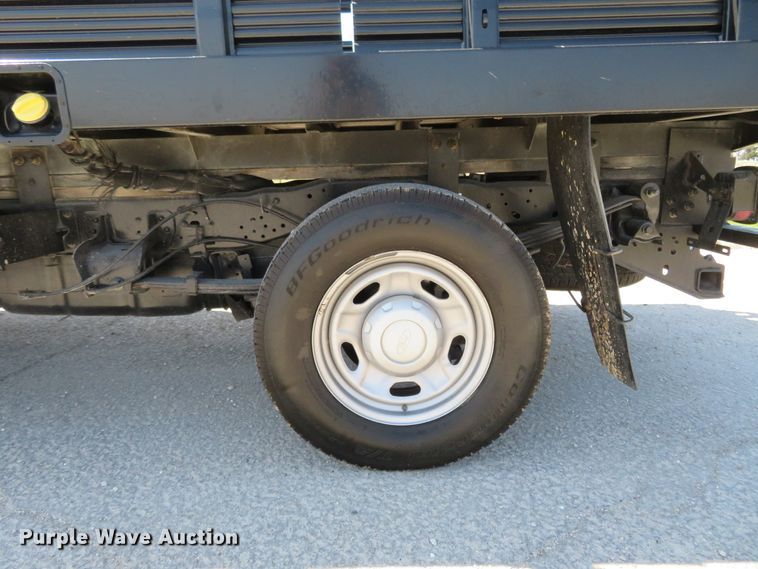 image for item HV9727 2012 Ford F250 Super Duty  flatbed pickup truck