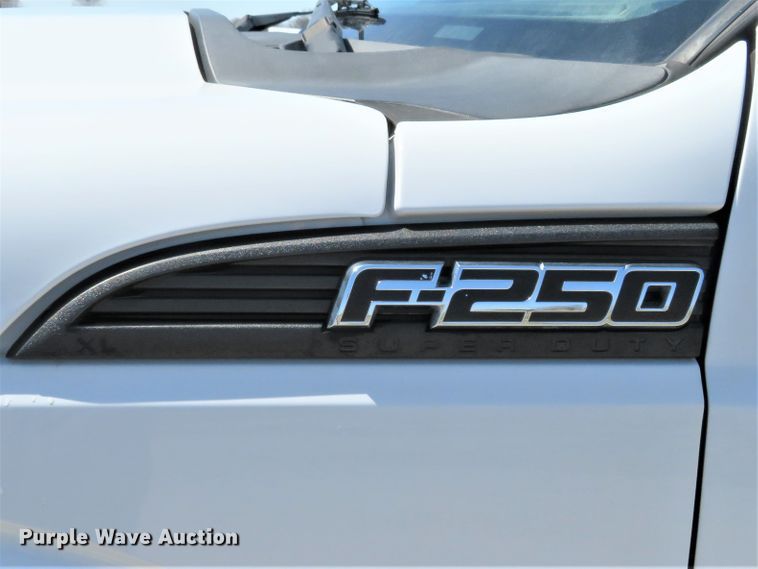 image for item HV9727 2012 Ford F250 Super Duty  flatbed pickup truck