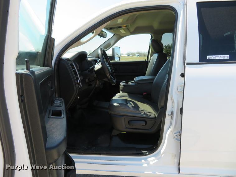 image for item HV9728 2016 Dodge Ram 2500HD  Crew Cab pickup truck