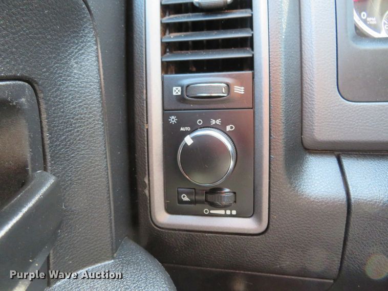 image for item HV9728 2016 Dodge Ram 2500HD  Crew Cab pickup truck