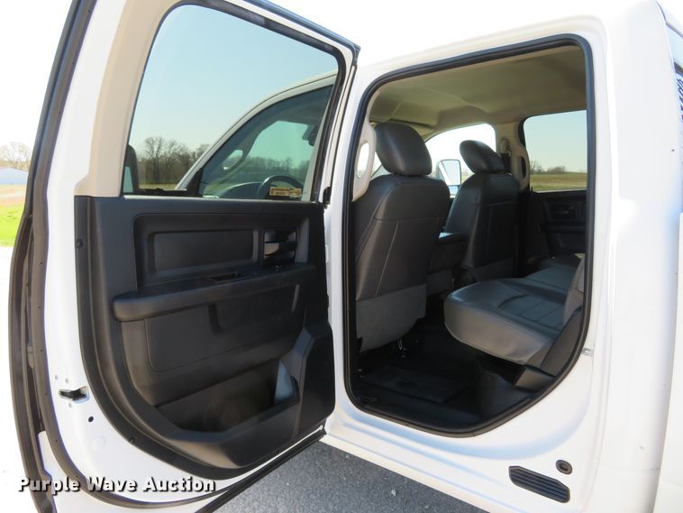 image for item HV9728 2016 Dodge Ram 2500HD  Crew Cab pickup truck