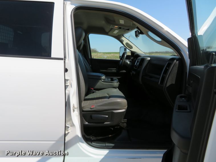 image for item HV9728 2016 Dodge Ram 2500HD  Crew Cab pickup truck