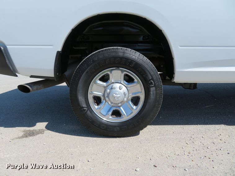 image for item HV9728 2016 Dodge Ram 2500HD  Crew Cab pickup truck