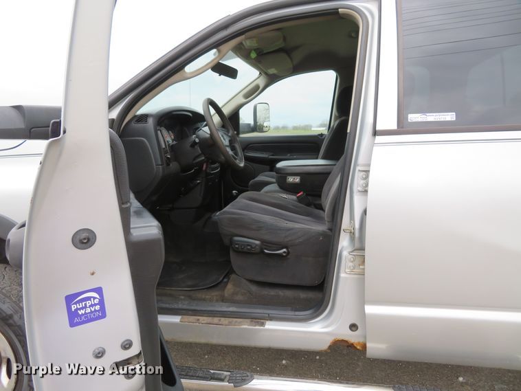 image for item HV9735 2003 Dodge Ram 2500HD SLT  Quad Cab pickup truck