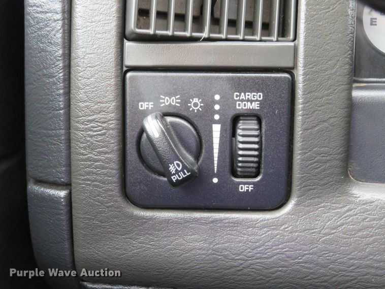 image for item HV9735 2003 Dodge Ram 2500HD SLT  Quad Cab pickup truck