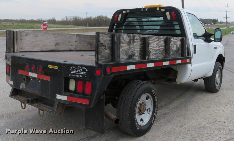 image for item HV9736 2006 Ford F250 Super Duty XL  flatbed pickup truck