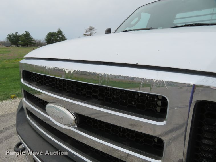 image for item HV9736 2006 Ford F250 Super Duty XL  flatbed pickup truck