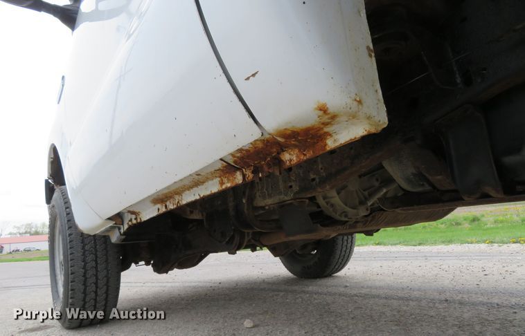 image for item HV9736 2006 Ford F250 Super Duty XL  flatbed pickup truck