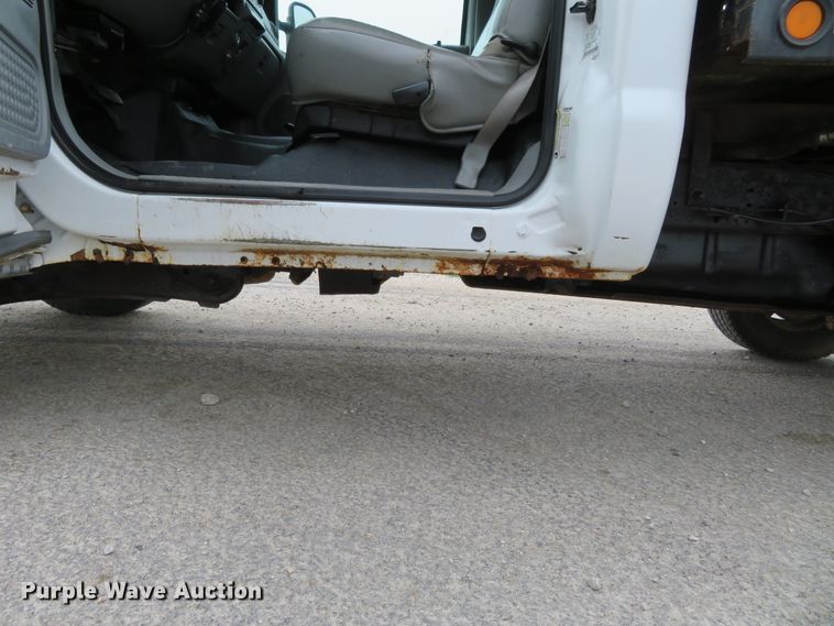 image for item HV9736 2006 Ford F250 Super Duty XL  flatbed pickup truck