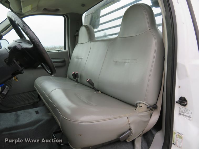 image for item HV9736 2006 Ford F250 Super Duty XL  flatbed pickup truck