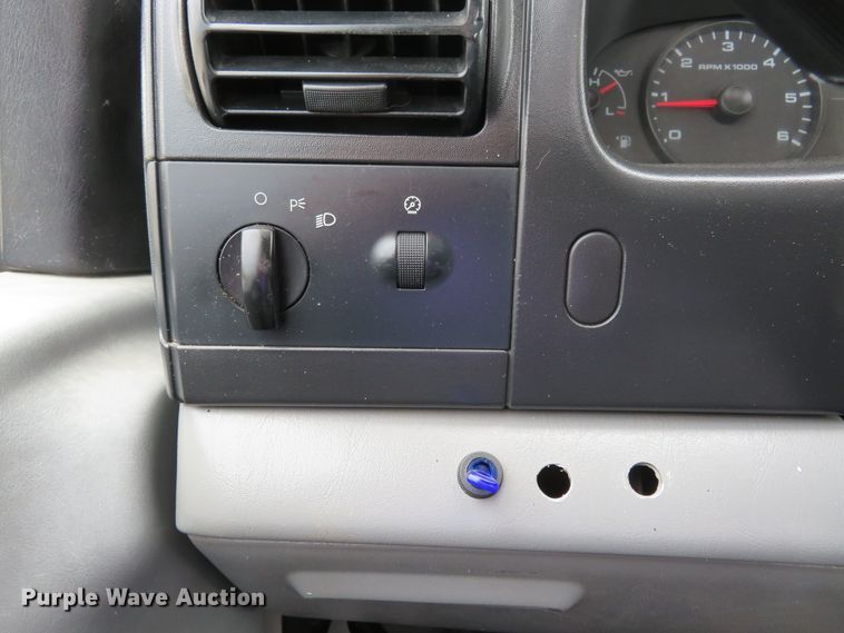 image for item HV9736 2006 Ford F250 Super Duty XL  flatbed pickup truck