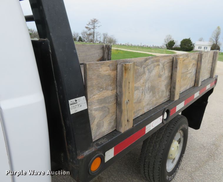 image for item HV9736 2006 Ford F250 Super Duty XL  flatbed pickup truck