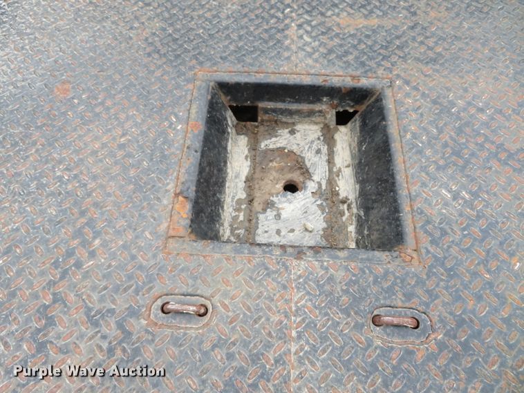 image for item HV9736 2006 Ford F250 Super Duty XL  flatbed pickup truck