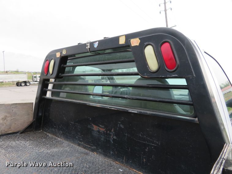 image for item HV9736 2006 Ford F250 Super Duty XL  flatbed pickup truck