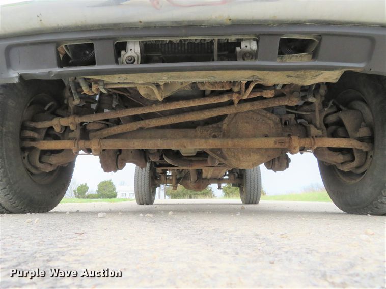 image for item HV9736 2006 Ford F250 Super Duty XL  flatbed pickup truck