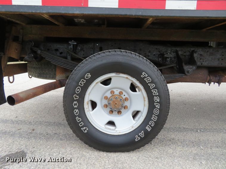 image for item HV9736 2006 Ford F250 Super Duty XL  flatbed pickup truck