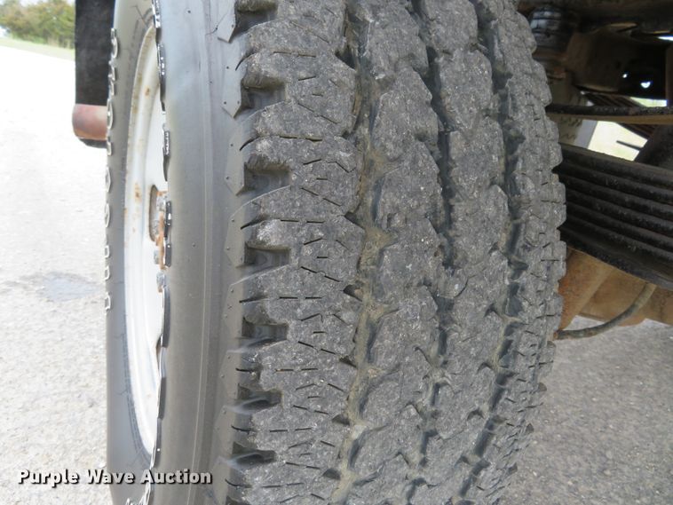 image for item HV9736 2006 Ford F250 Super Duty XL  flatbed pickup truck