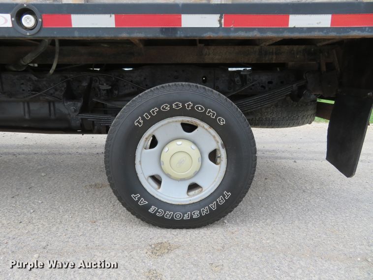 image for item HV9736 2006 Ford F250 Super Duty XL  flatbed pickup truck