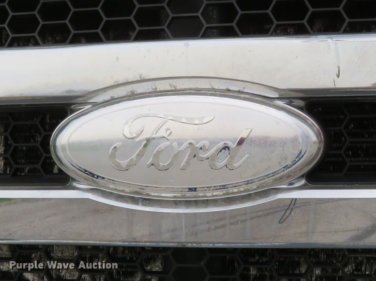 image for item HV9736 2006 Ford F250 Super Duty XL  flatbed pickup truck