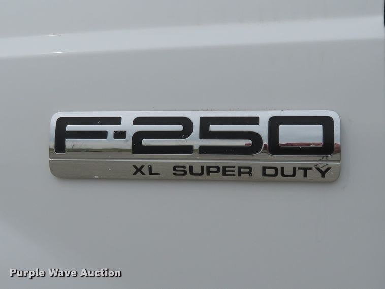 image for item HV9736 2006 Ford F250 Super Duty XL  flatbed pickup truck