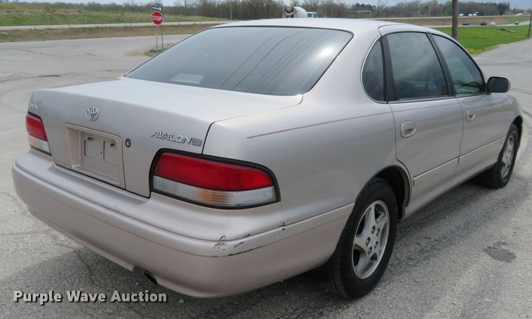 image for item HV9737 1997 Toyota Avalon XLS