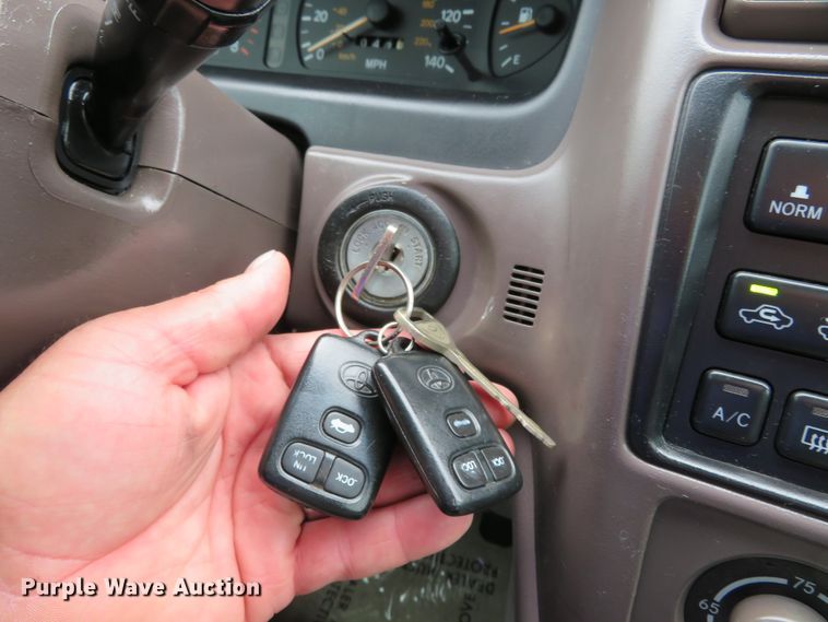 image for item HV9737 1997 Toyota Avalon XLS