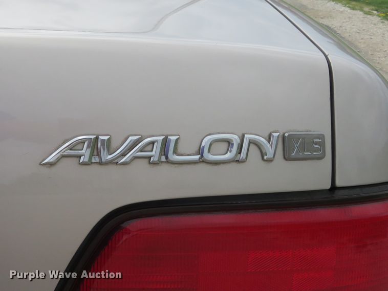 image for item HV9737 1997 Toyota Avalon XLS