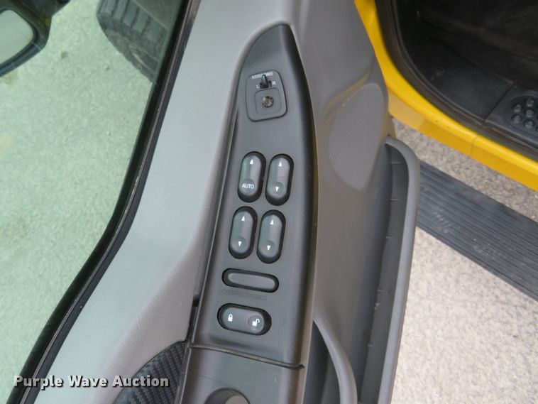 image for item HV9739 2005 Ford F250 Super Duty XLT  Crew Cab pickup truck