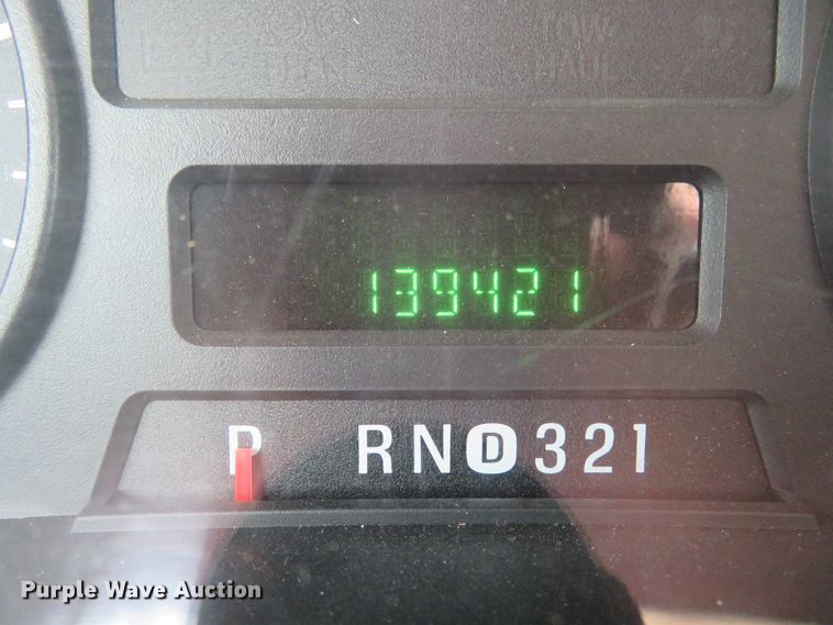 image for item HV9739 2005 Ford F250 Super Duty XLT  Crew Cab pickup truck