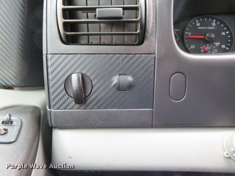 image for item HV9739 2005 Ford F250 Super Duty XLT  Crew Cab pickup truck