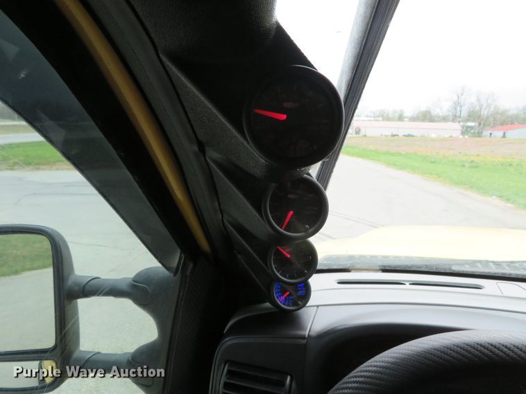 image for item HV9739 2005 Ford F250 Super Duty XLT  Crew Cab pickup truck