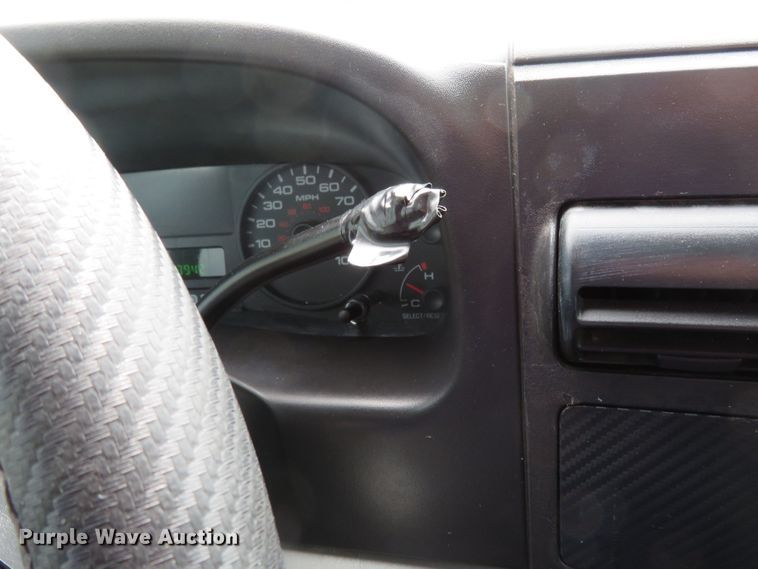 image for item HV9739 2005 Ford F250 Super Duty XLT  Crew Cab pickup truck