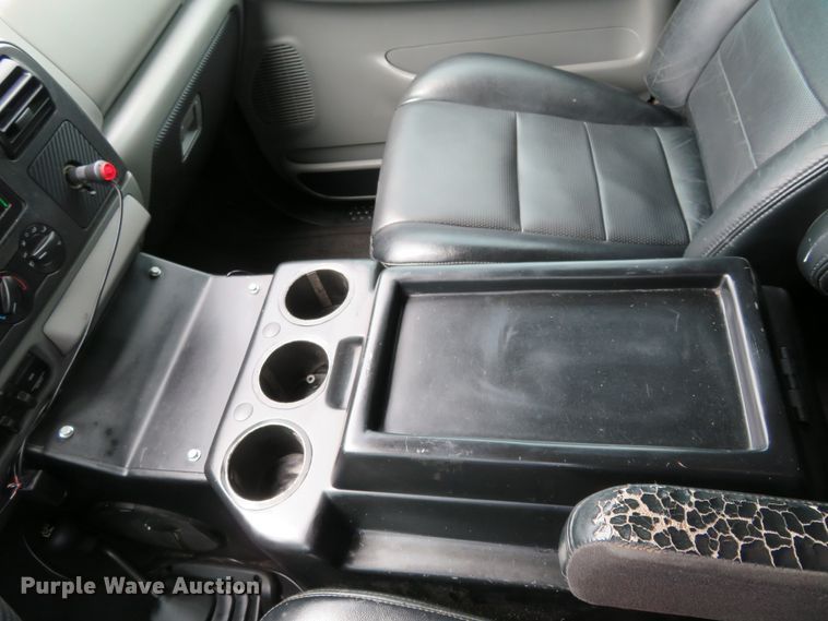 image for item HV9739 2005 Ford F250 Super Duty XLT  Crew Cab pickup truck