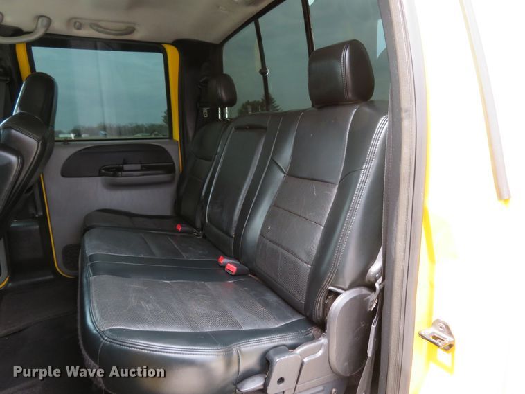 image for item HV9739 2005 Ford F250 Super Duty XLT  Crew Cab pickup truck