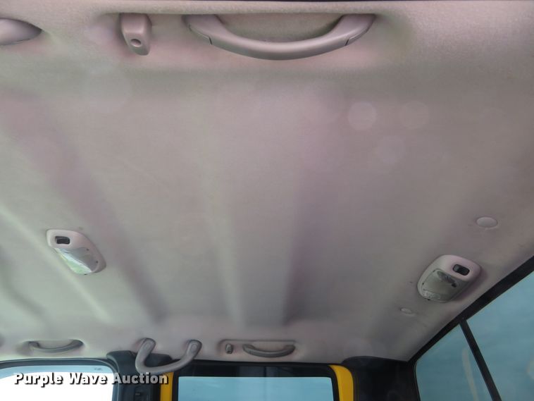 image for item HV9739 2005 Ford F250 Super Duty XLT  Crew Cab pickup truck