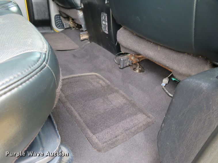 image for item HV9739 2005 Ford F250 Super Duty XLT  Crew Cab pickup truck