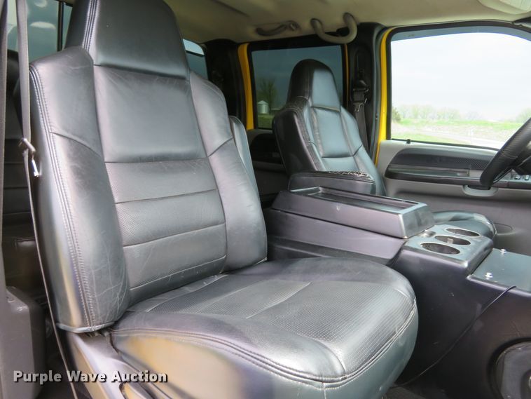 image for item HV9739 2005 Ford F250 Super Duty XLT  Crew Cab pickup truck