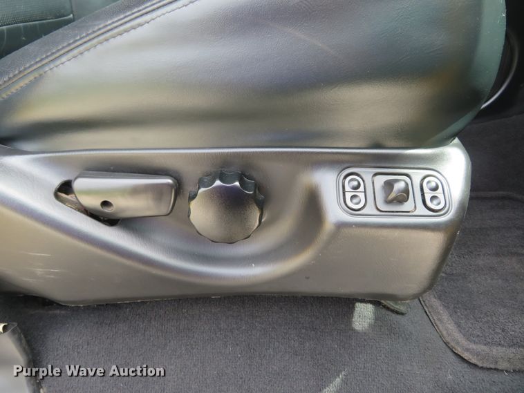 image for item HV9739 2005 Ford F250 Super Duty XLT  Crew Cab pickup truck